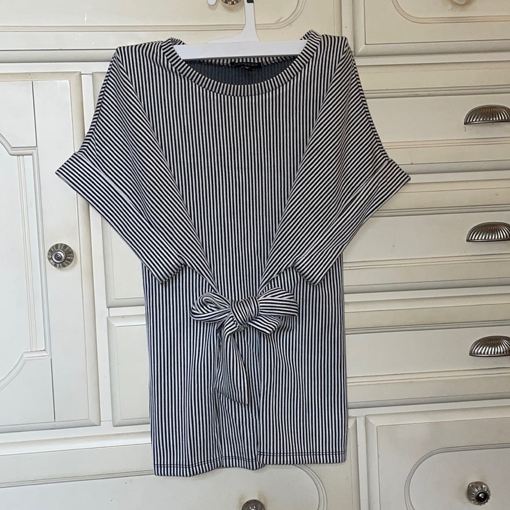 Express tie front shirt (very soft and comfy material) size xs — smoke free home